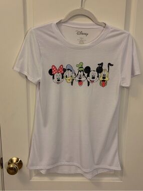 Disney Women’s White Character Face Tee Size Medium